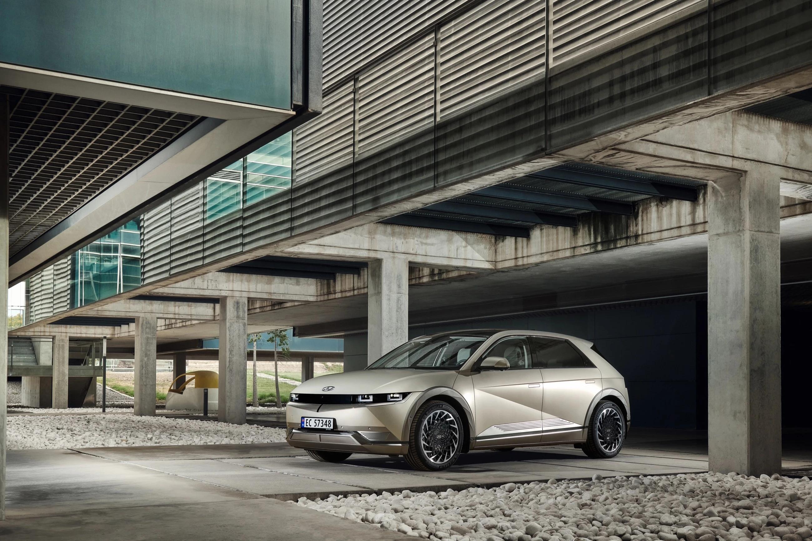 Hyundai wprowadza Charge myHyundai – usługę ładowania samochodów elektrycznych