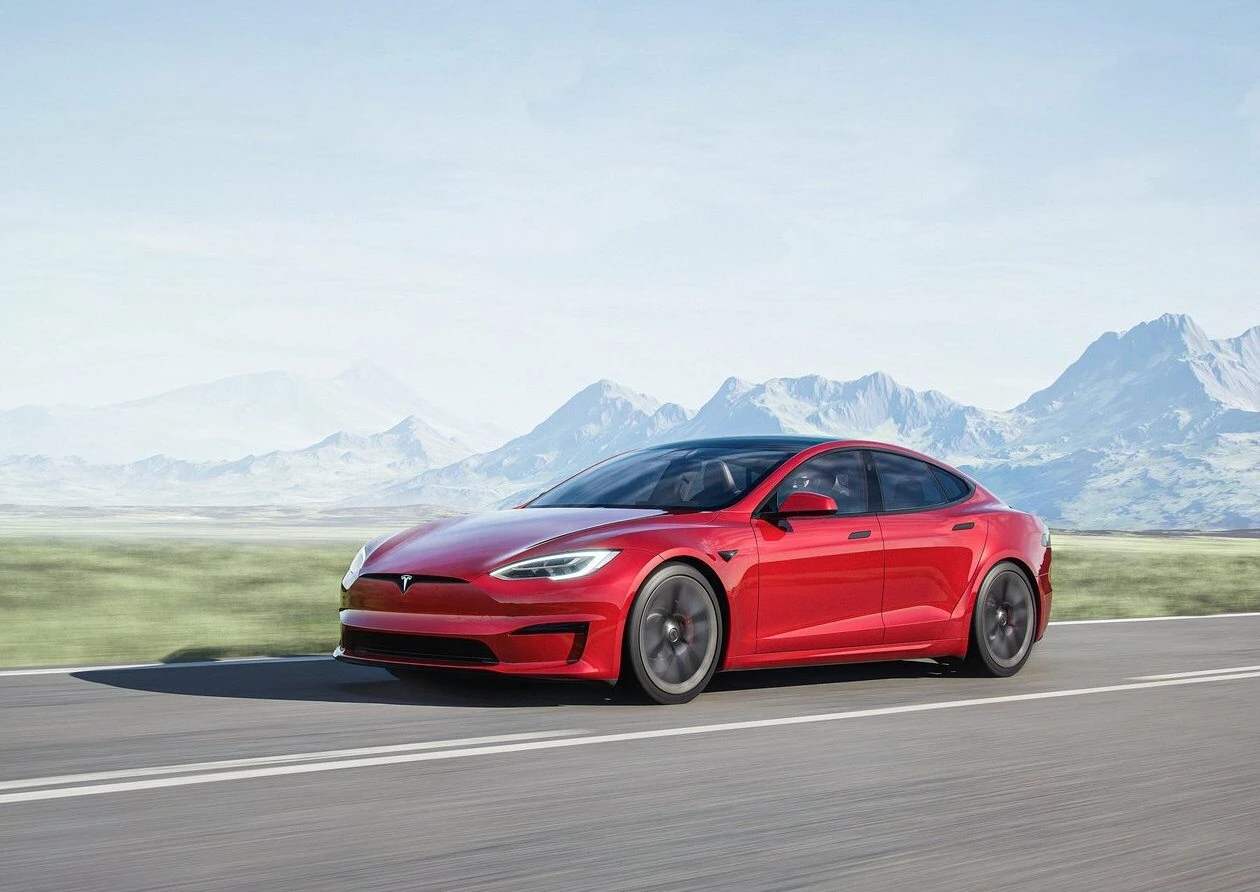 Zobacz, jak nowa Tesla ośmiesza hiperauta Porsche i McLarena
