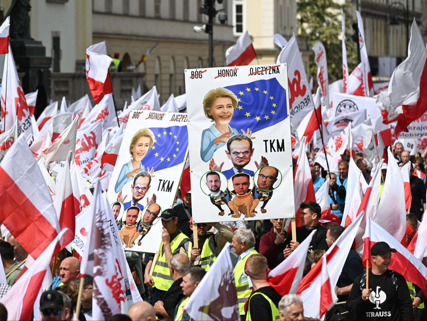 Tusk jako Hitler. Skandaliczne transparenty na proteście rolników