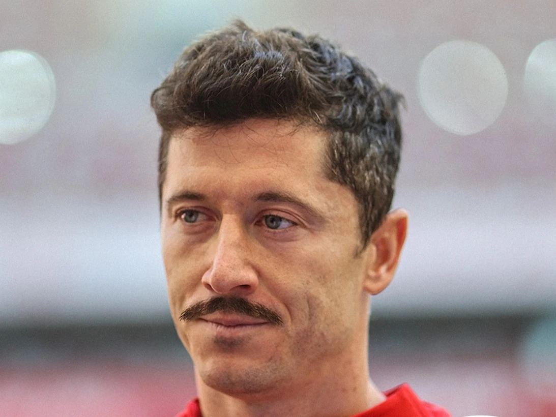 Robert Lewandowski zapuścił wąsy? „Czas na kilka ważnych słów”