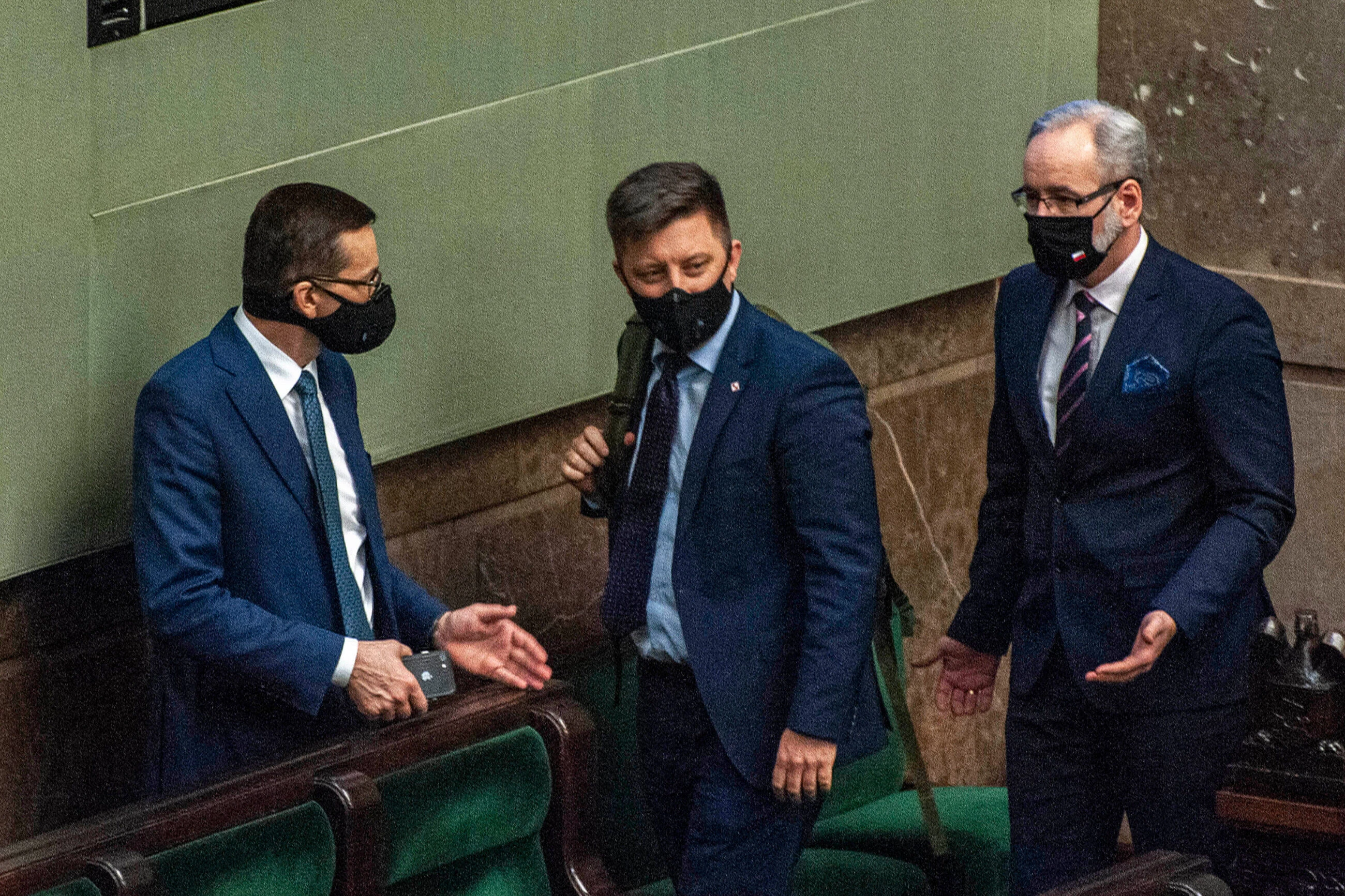 Jak Polacy oceniają działania rządu związane z epidemią? Coraz więcej niezadowolonych