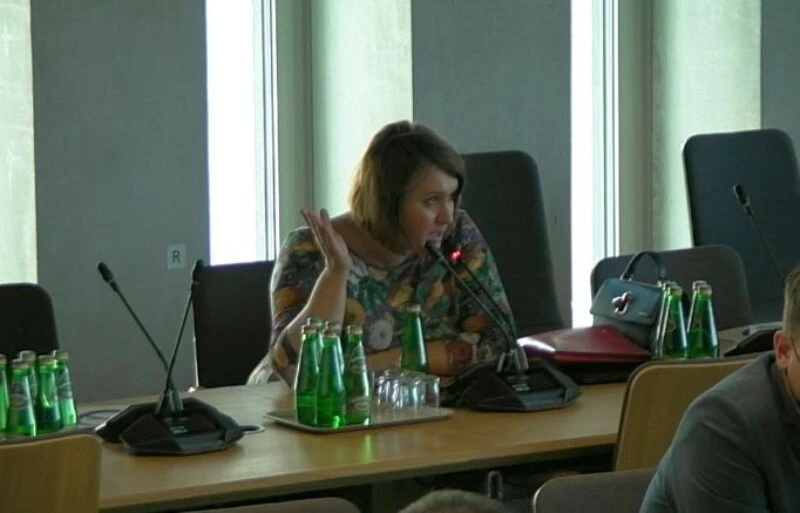 Awantura na komisji o maile. Siarkowska wytyka opozycji korzystanie z prywatnych skrzynek,...