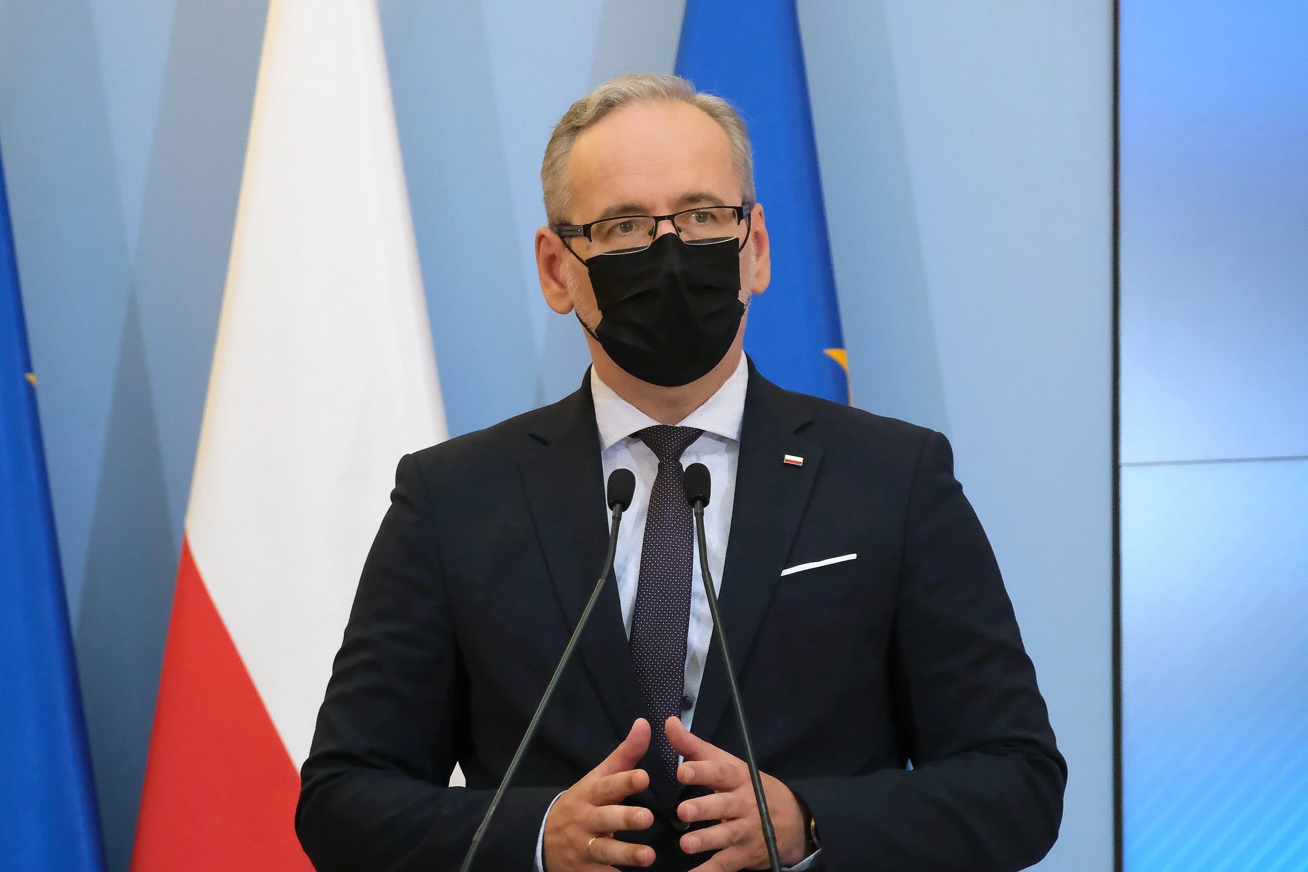 Incydent podczas konferencji Adama Niedzielskiego. Antyszczepionkowcy próbowali zakłócić spotkanie