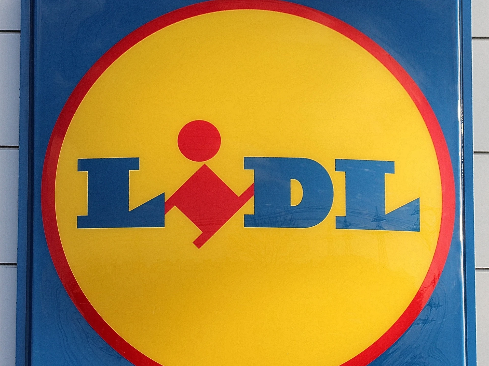 Lidl ze świetną ofertą na weekend. Kosmetyki za 1 zł. Jedna promocja dostępna tylko w piątek