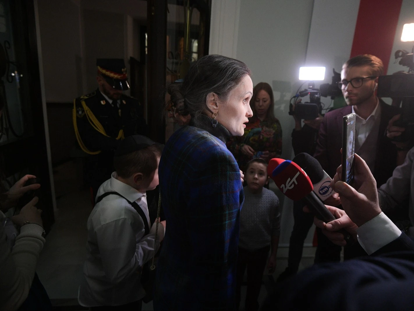 To ona próbowała powstrzymać Grzegorza Brauna. „Porozumiewam się za pomocą SMS-ów”