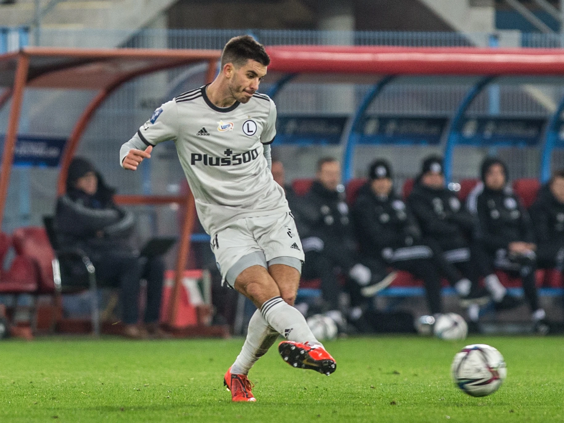Czy Legia Warszawa wróci na dobre tory? Mistrz Polski podejmie u siebie Pogoń Szczecin