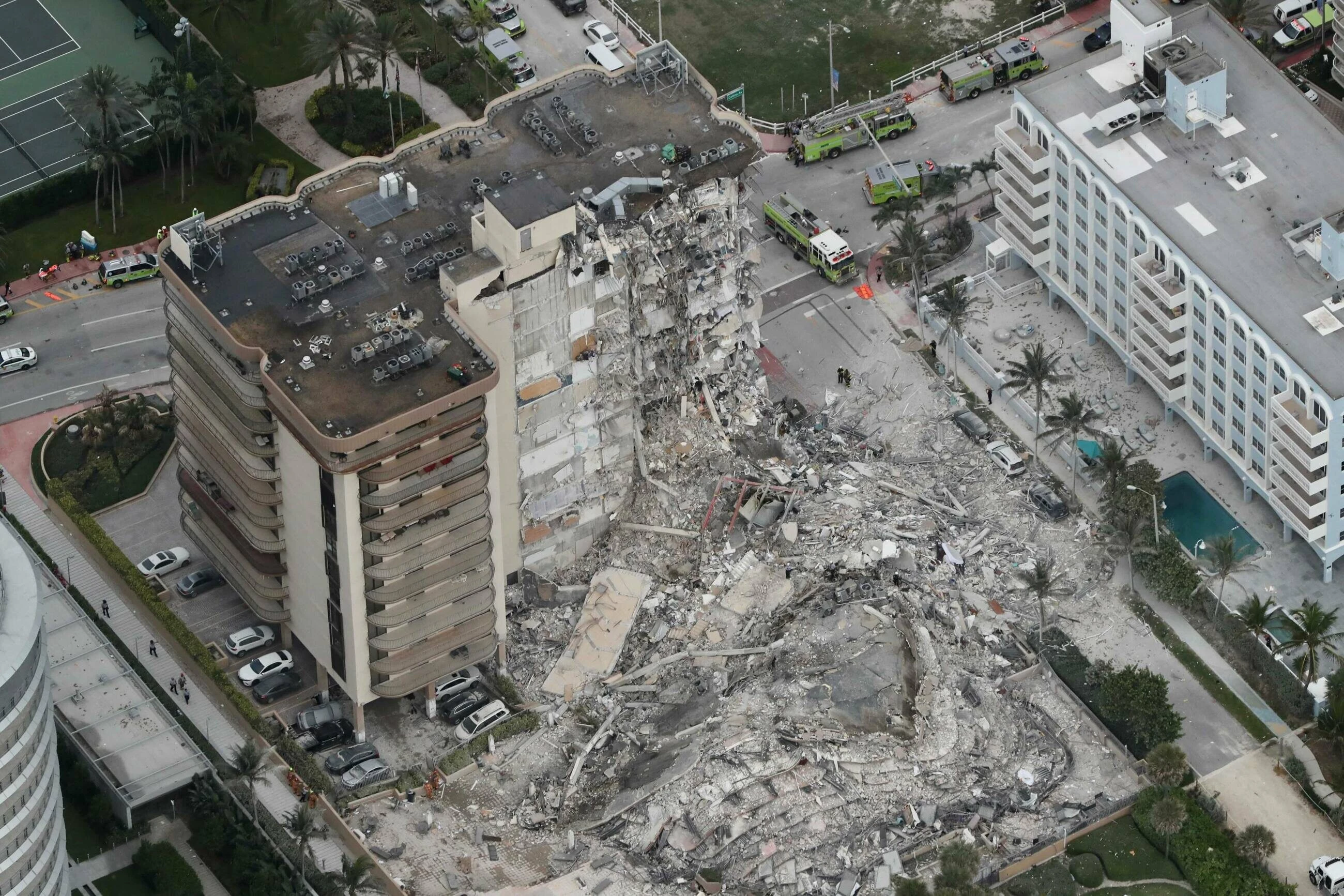 Miami. Część bloku runęła w 12 sekund. W sieci pojawiło się nagranie