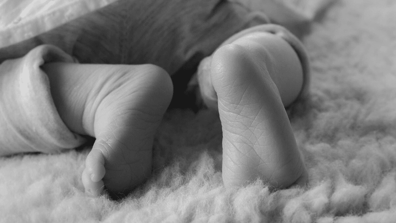 Dramatyczna sytuacja. Niemowlę nie żyje! Niezbędna była EKSHUMACJA