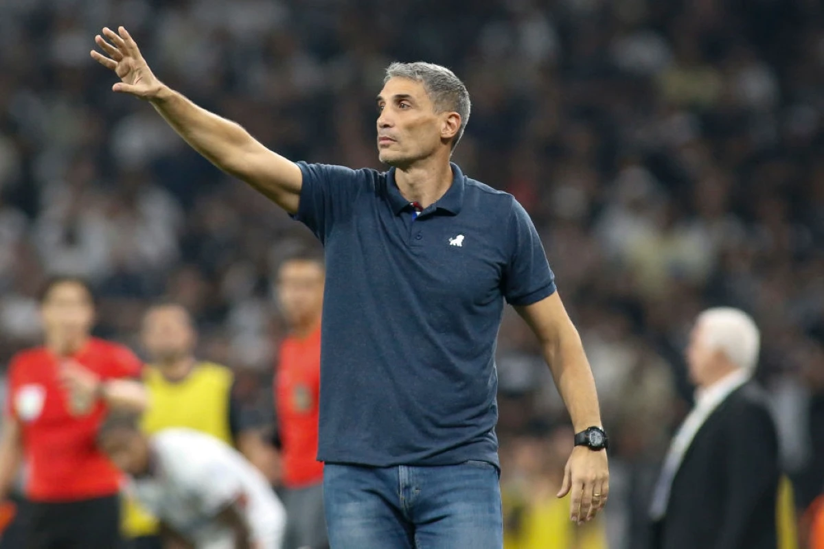 Vídeo. Vojvoda se emociona ao ser apresentado no Santos: “Orgulho”