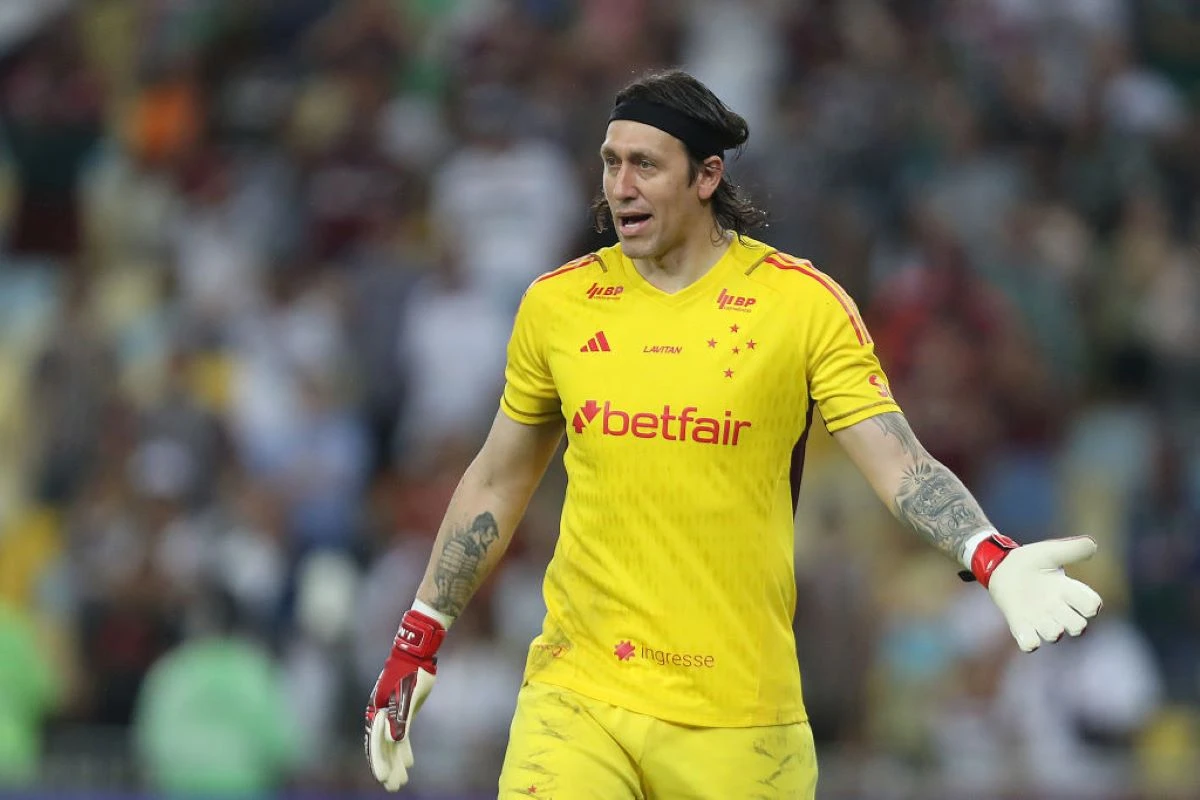 Após derrota, Cássio dispara contra arbitragem: “Jogamos contra 12”