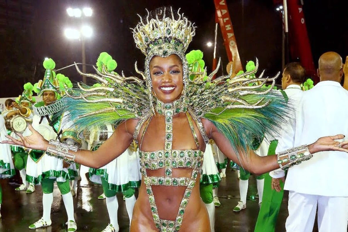 Iza volta ao posto de rainha de bateria da Imperatriz Leopoldinense