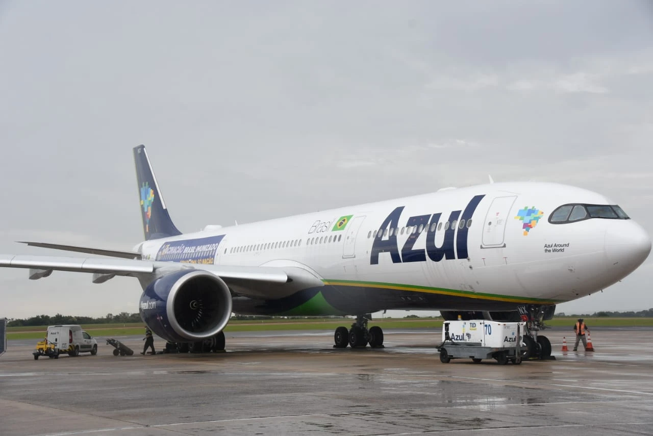 Ação da Azul desaba após prejuízo aumentar 5 vezes no 1º trimestre