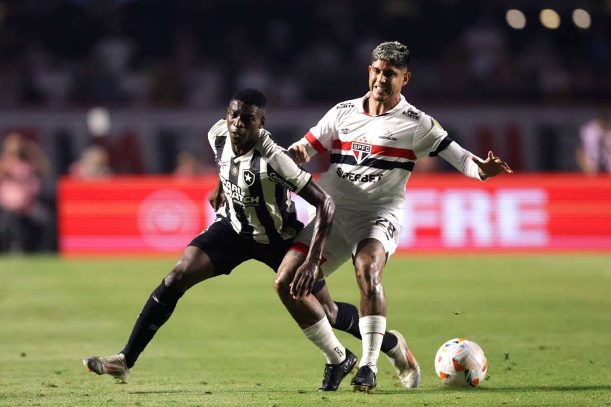 Luiz Henrique é levado ao hospital após classificação na Libertadores