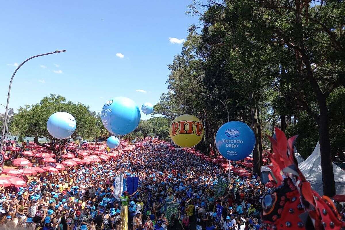 Com frevo e muita cor, Galo da Madrugada lota Carnaval do Ibirapuera