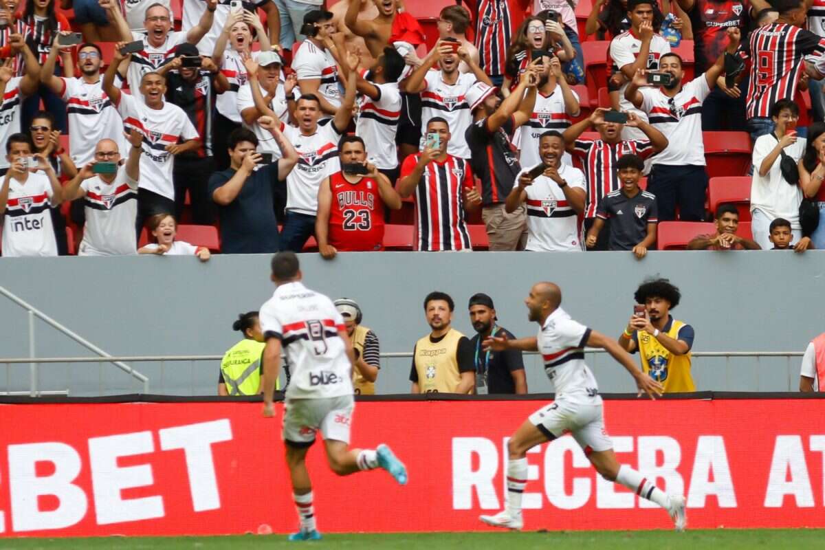 Lucas e Cédric convocam torcida do São Paulo no DF para jogo com Velo