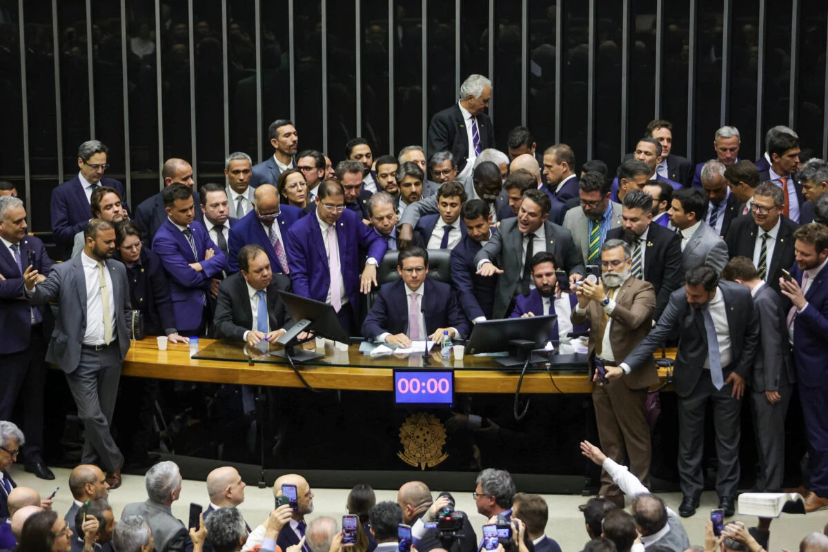 Corregedoria tem 48h para se manifestar sobre punições a deputados