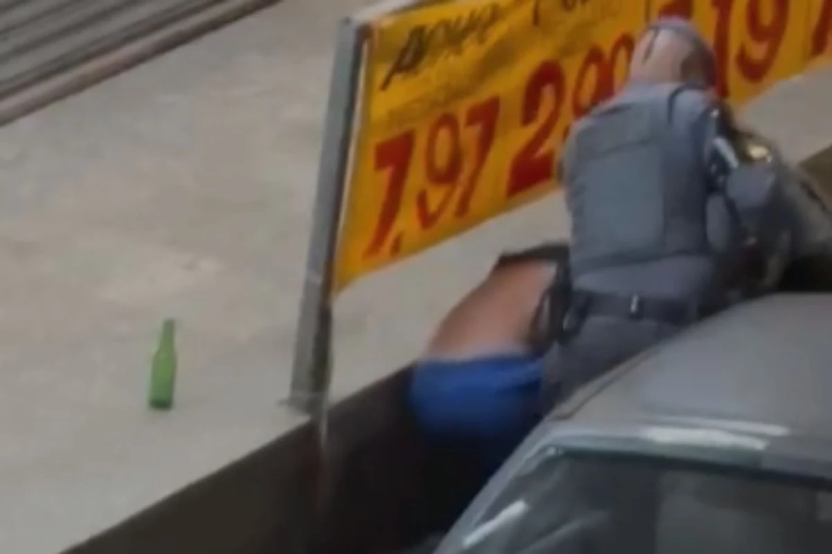 Vídeo: PM dá joelhadas na cabeça de homem rendido em Paraisópolis