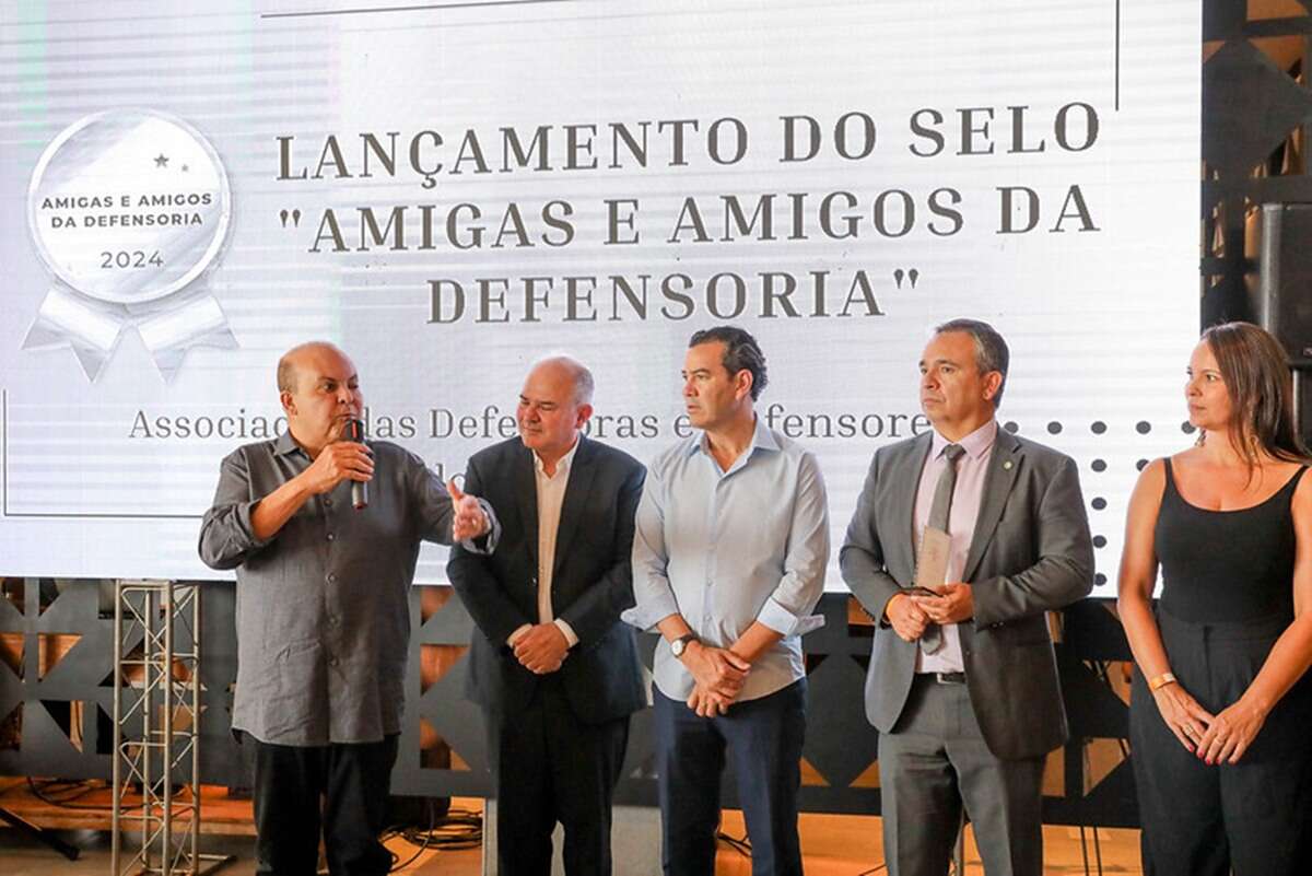 Ibaneis e autoridades recebem selo Amigas e Amigos da Defensoria