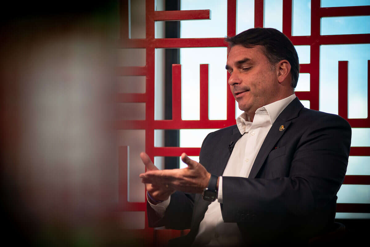 Por que Flávio Bolsonaro não quer disputar cargo na direção do Senado