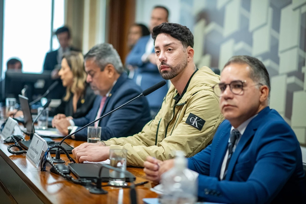 “Eu era evangélico, mas estou desviado”, diz Rico em CPI; vídeo