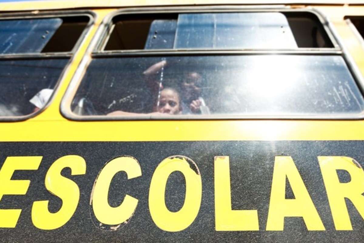 Após alunos perderem aulas, TCDF cobra ampliação do transporte escolar