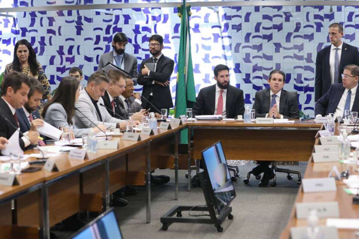 Câmara articula mudança para ampliar poder de líderes em comissões