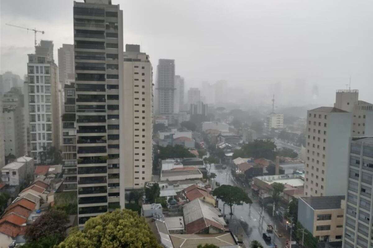 Frente fria ameniza tempo seco e calor em São Paulo neste domingo