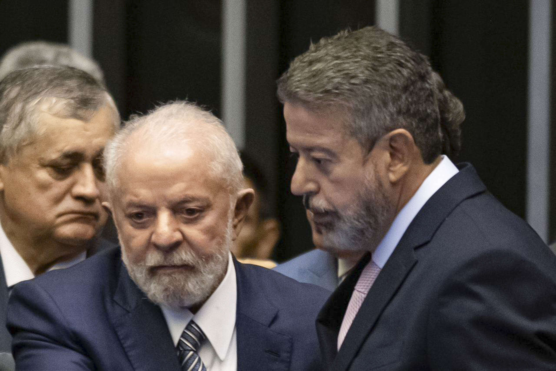 Lira faz último alerta ao governo Lula sobre crise das emendas