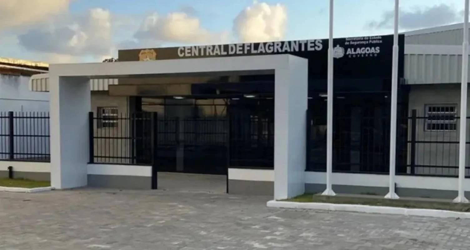 Mulher é agredida com puxões de cabelo e tapas no rosto pela filha