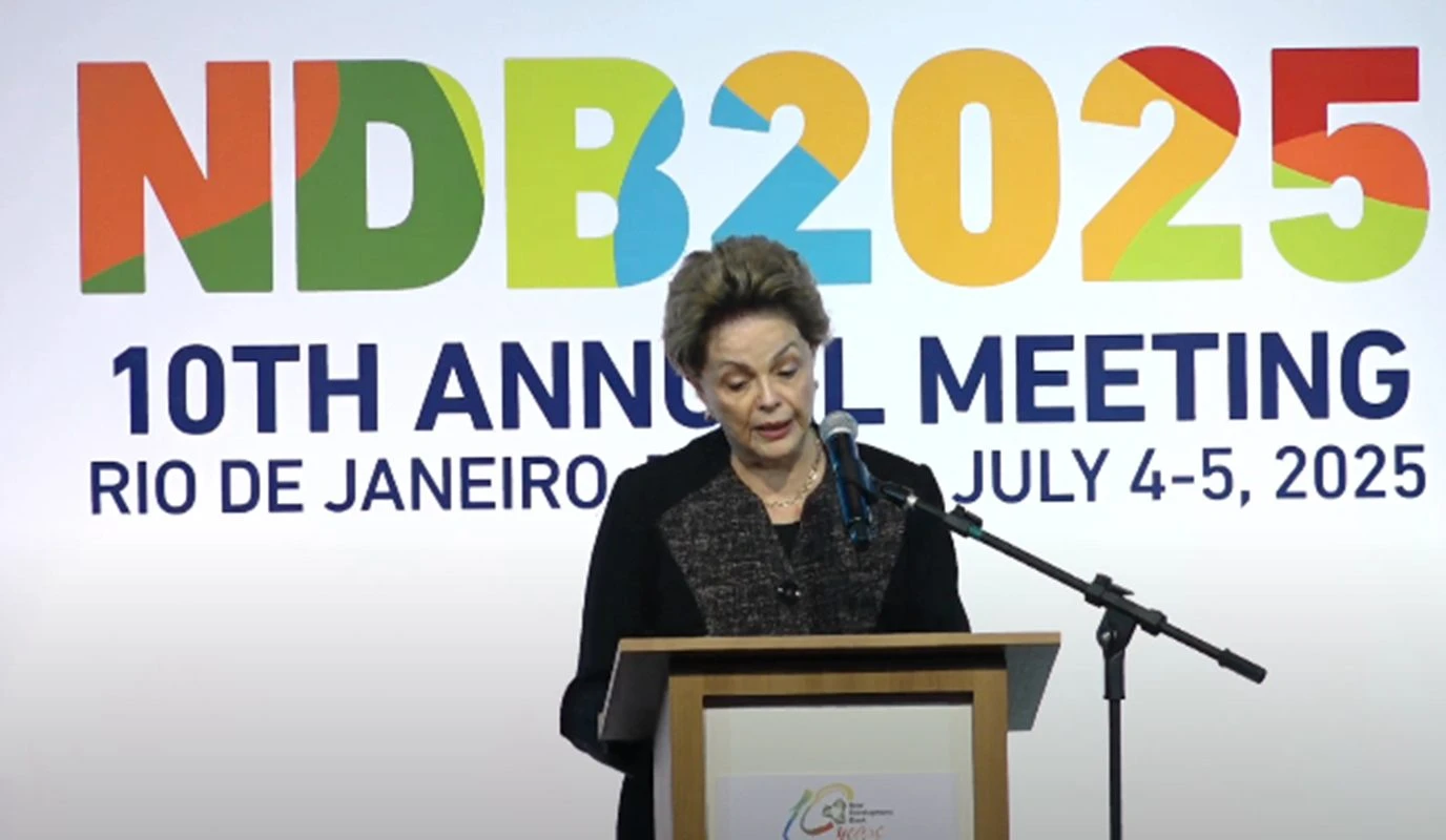 Dilma comenta “desdolarização”: “Ninguém quer assumir o lugar dos EUA”