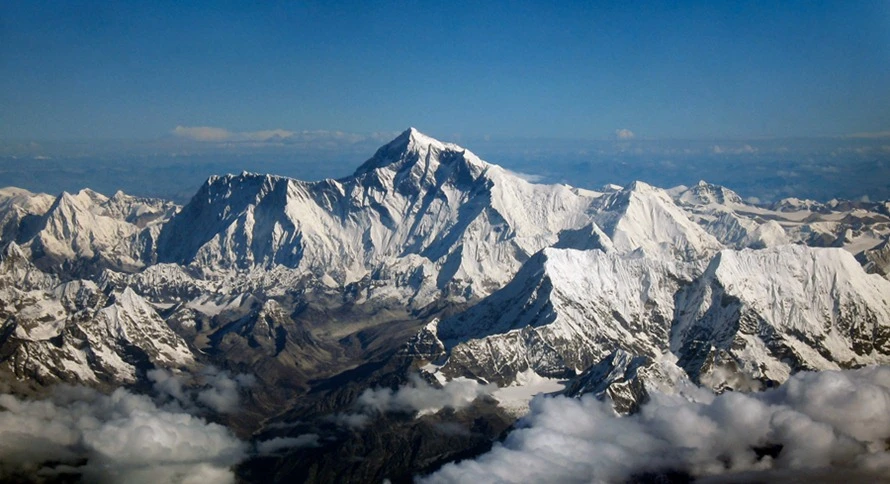 Monte Everest: resgate de alpinistas presos após nevasca chega ao fim