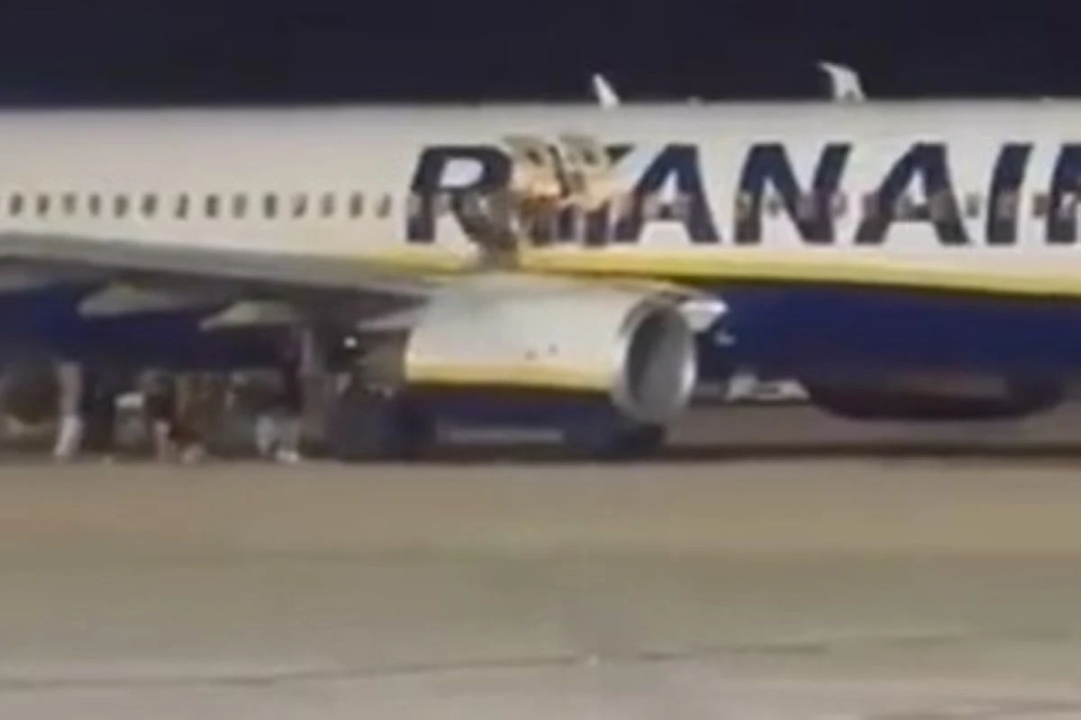 Alarme falso de incêndio em avião causa pânico e deixa feridos. Vídeo