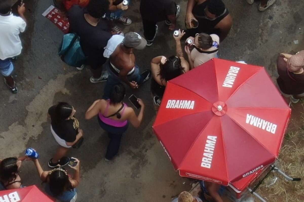 Vídeo: com drone, PM flagra suspeitos de furto em bloco de Carnaval