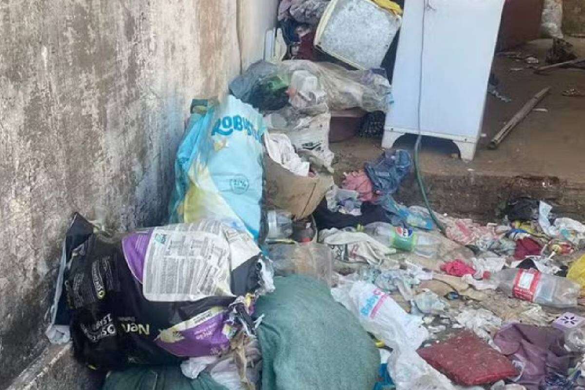 Sem comida, lixo e fezes pela casa: crianças são resgatadas em Tambaú