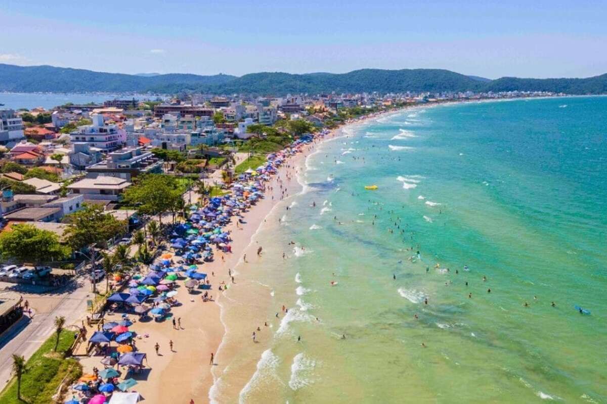 Praias famosas no litoral norte de SC estão impróprias para banho