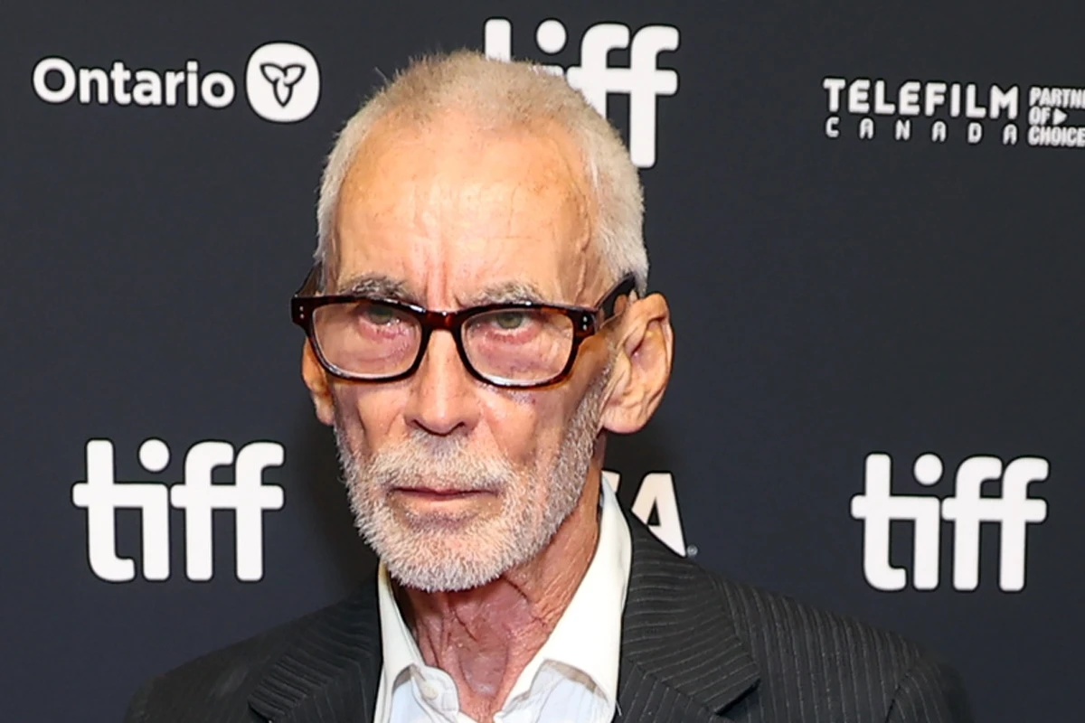 Morre Lee Tamahori, diretor da franquia 007, aos 75 anos