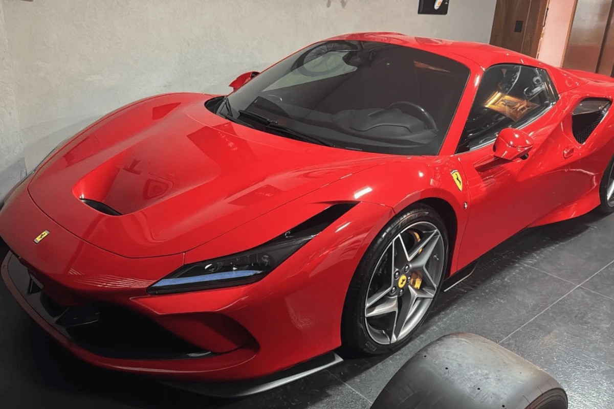 PF apreende Ferrari com sócio de Nelson Willians