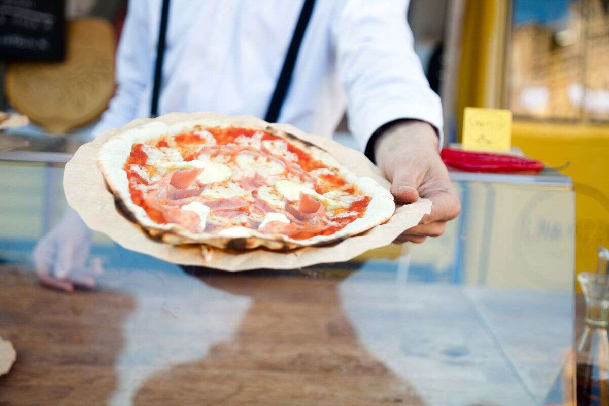 Pizzaria gera polêmica ao recusar a fazer casamentos homoafetivos