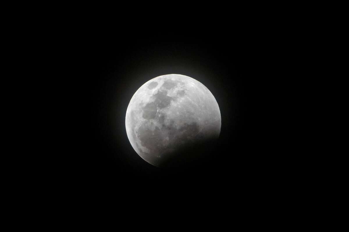 Brasil terá eclipse lunar nos próximos dias. Saiba onde pode ser visto