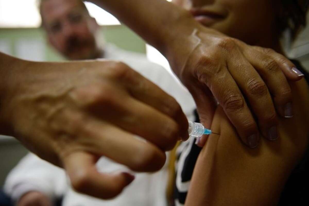 DF oferece vacina contra HPV para jovens de até 19 anos