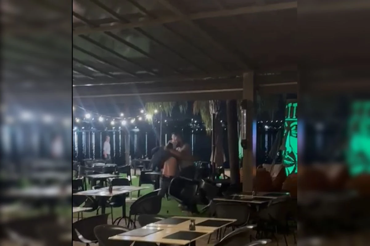 Vídeo: homens trocam socos dentro de restaurante no Pontão