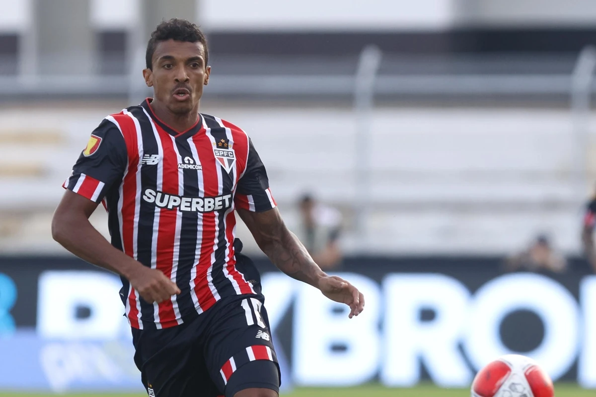 Luiz Gustavo, do São Paulo, tem alta hospitalar após trombose pulmonar