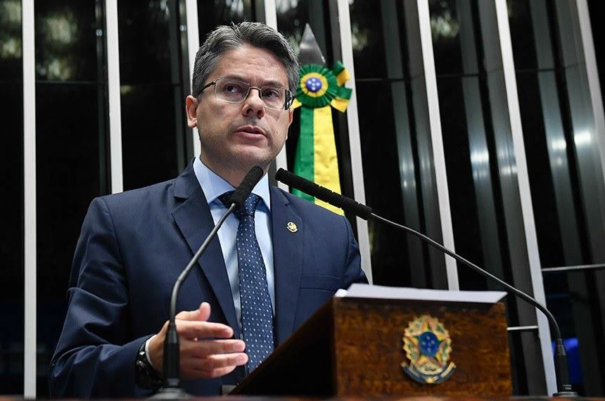 Senador aluga carros de seu principal doador eleitoral: R$ 173 mil