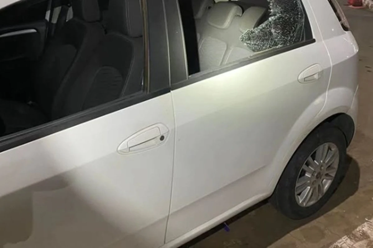 Mulher quebra janelas de carros para furtar objetos na Esplanada. Veja