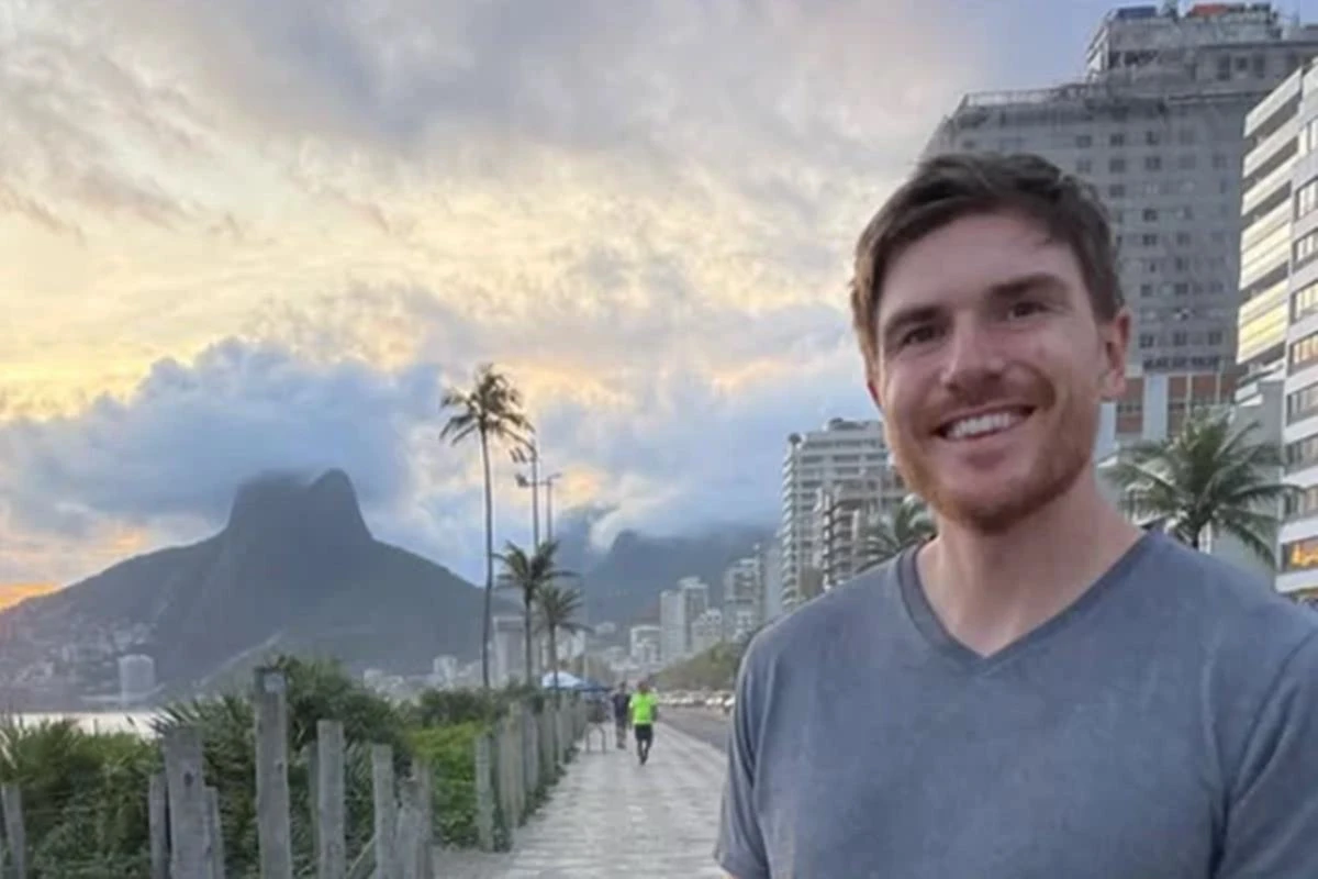 Jornalista norte-americano exalta o SUS após sofrer acidente no Rio