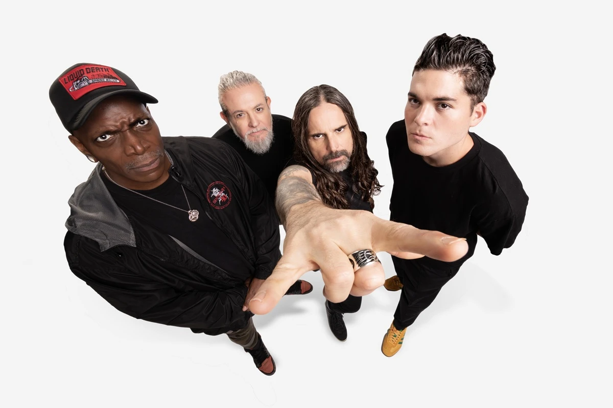 Sepultura se despede dos palcos e celebra legado no Porão do Rock
