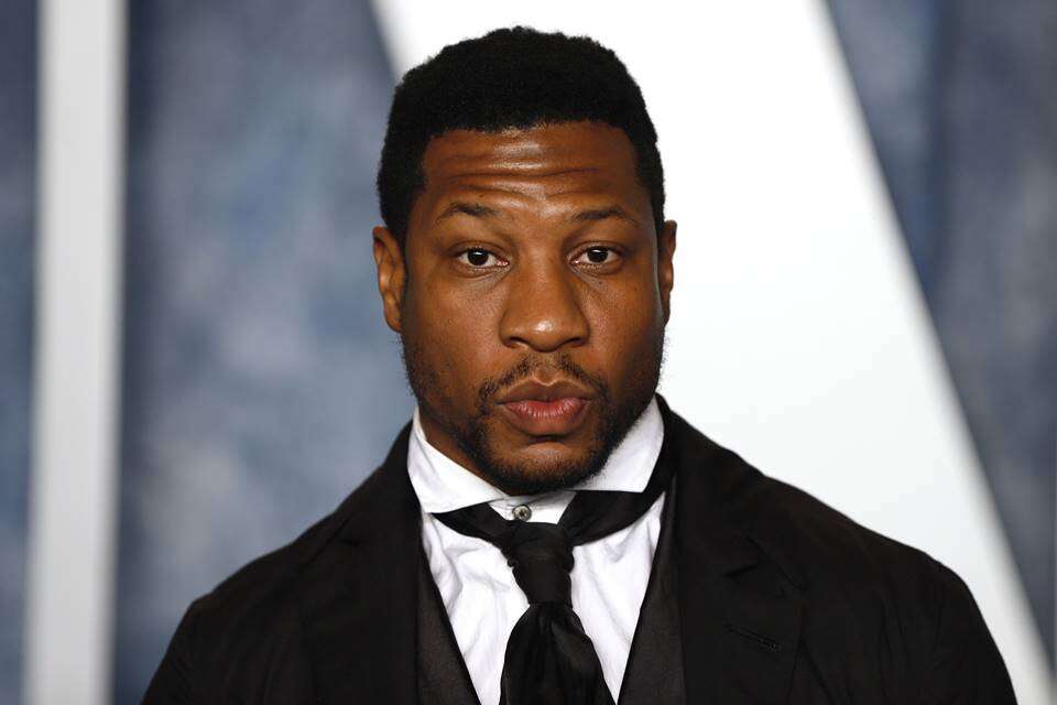 Vilão da Marvel, Jonathan Majors assume ter estrangulado a ex-namorada