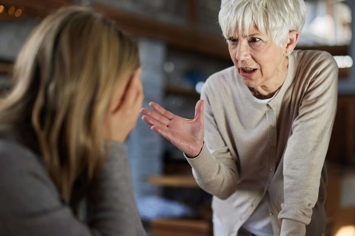 Mulher pede ajuda após atitude “sem noção” da própria mãe, que tem TOC