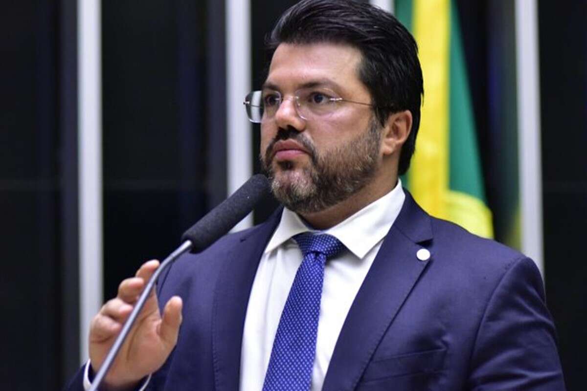 Prefeito de Anápolis é internado com suspeita de inflamação viral