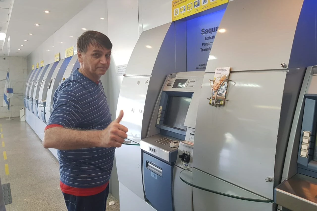 Veja para onde vão os R$ 150 mil que Bolsonaro pagará de indenização